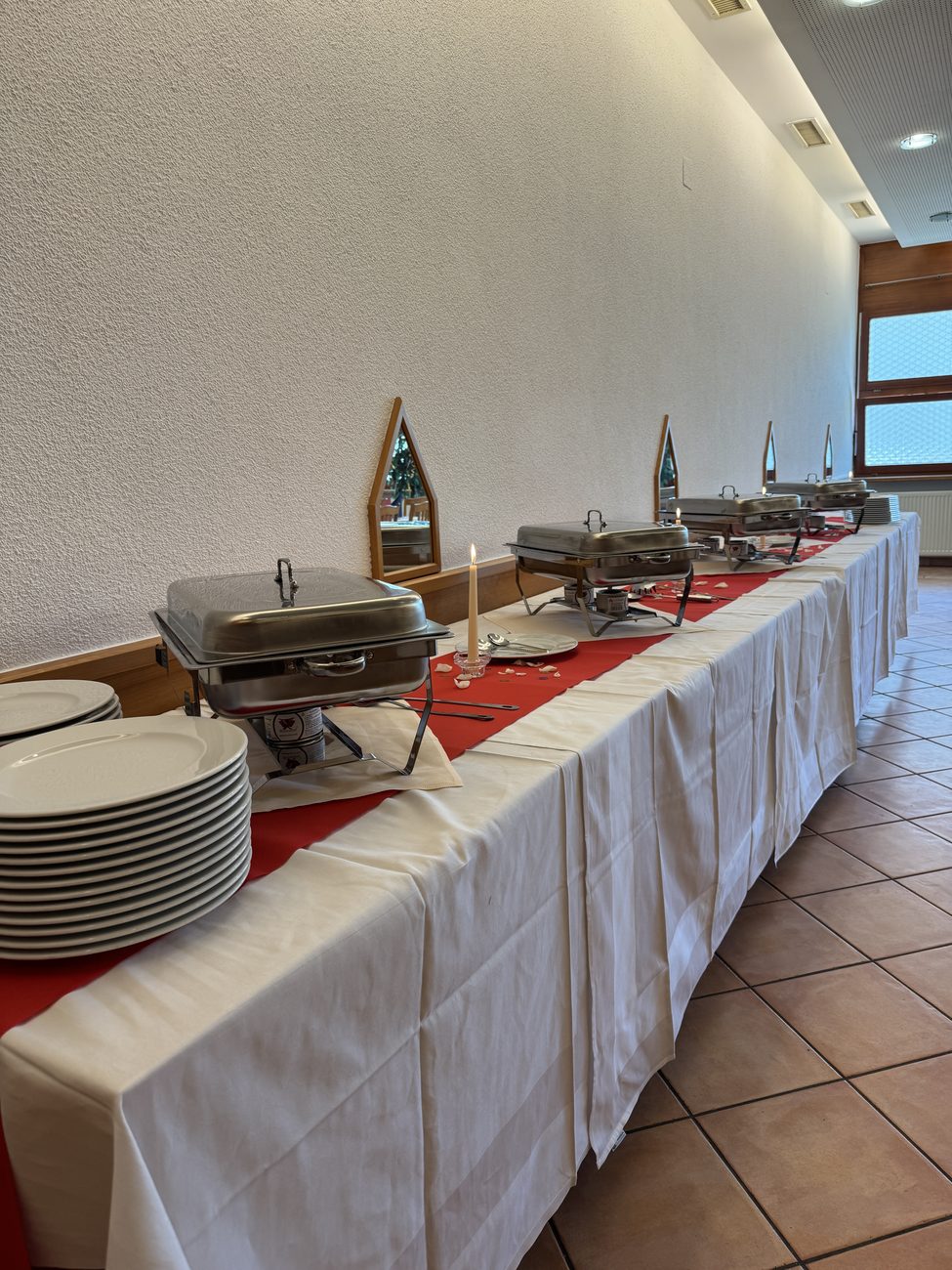 Buffet-Aufbau im Nebenraum des Wilder Mann